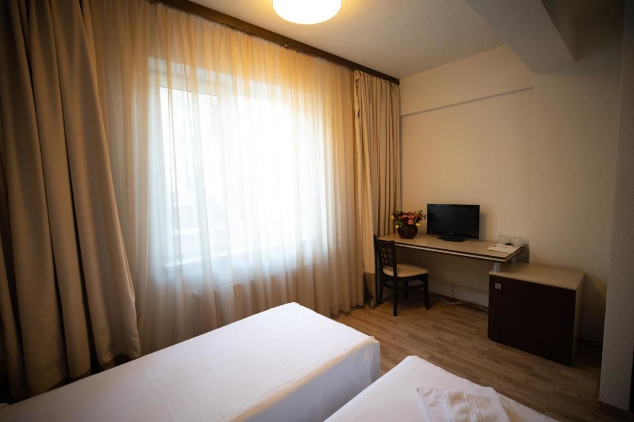 Отель Hotel Check Inn Тимишоара-9