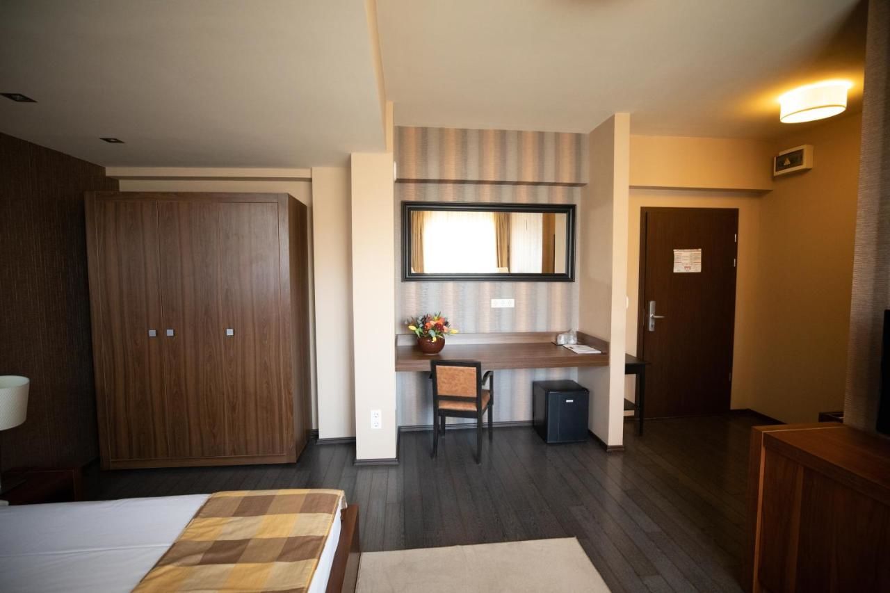 Отель Hotel Check Inn Тимишоара-10